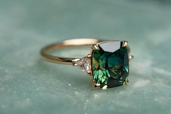 Vintage-Inspired Green Gemstone Ring | Gold - Image 3